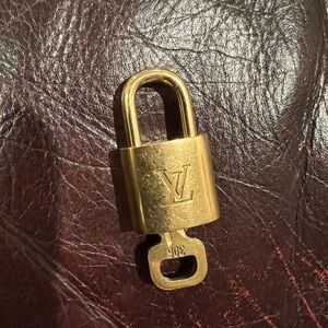 Lv lock and key #306
